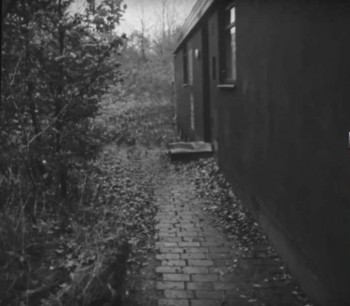 Højbjergdrabet - Hovedindgangen på Hestehavevej 2b hvor gerningsmanden ringede på. Foto fra 11.11. 1967